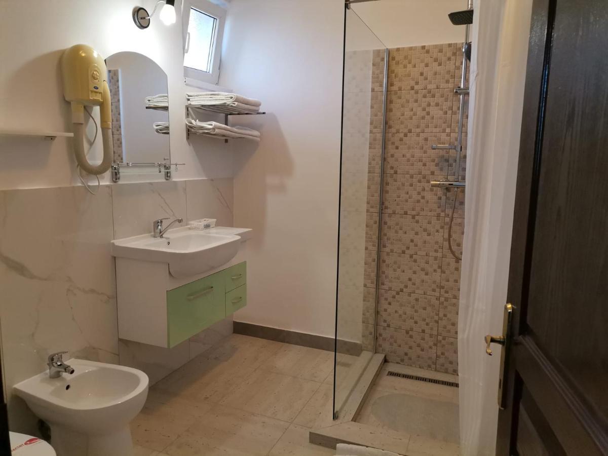 Motel Davios Тыргу-Жиу Экстерьер фото