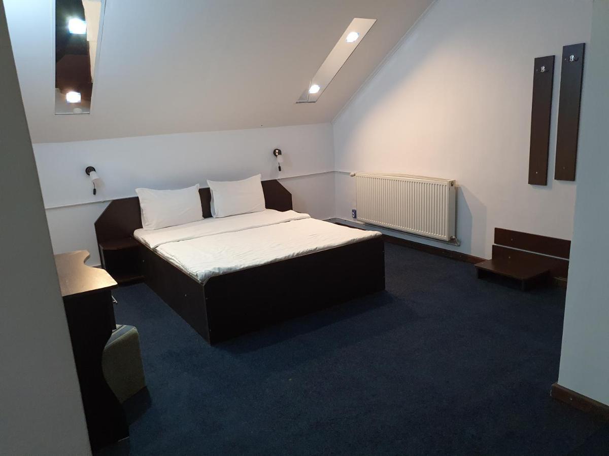 Motel Davios Тыргу-Жиу Экстерьер фото