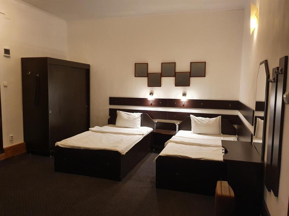 Motel Davios Тыргу-Жиу Экстерьер фото