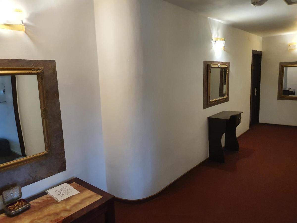 Motel Davios Тыргу-Жиу Экстерьер фото