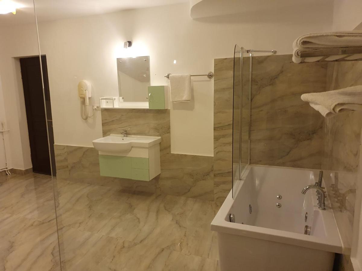 Motel Davios Тыргу-Жиу Экстерьер фото