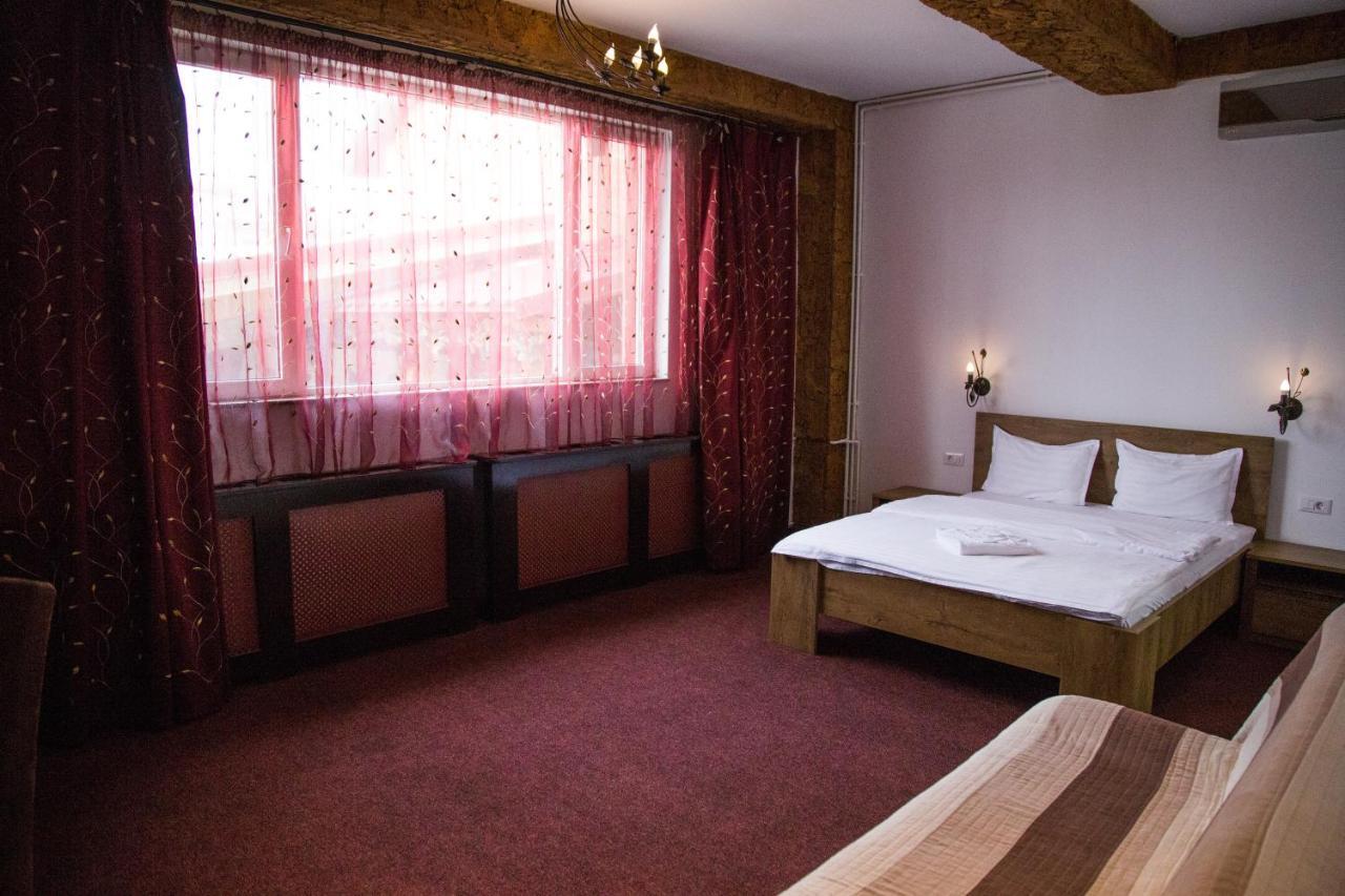 Motel Davios Тыргу-Жиу Экстерьер фото