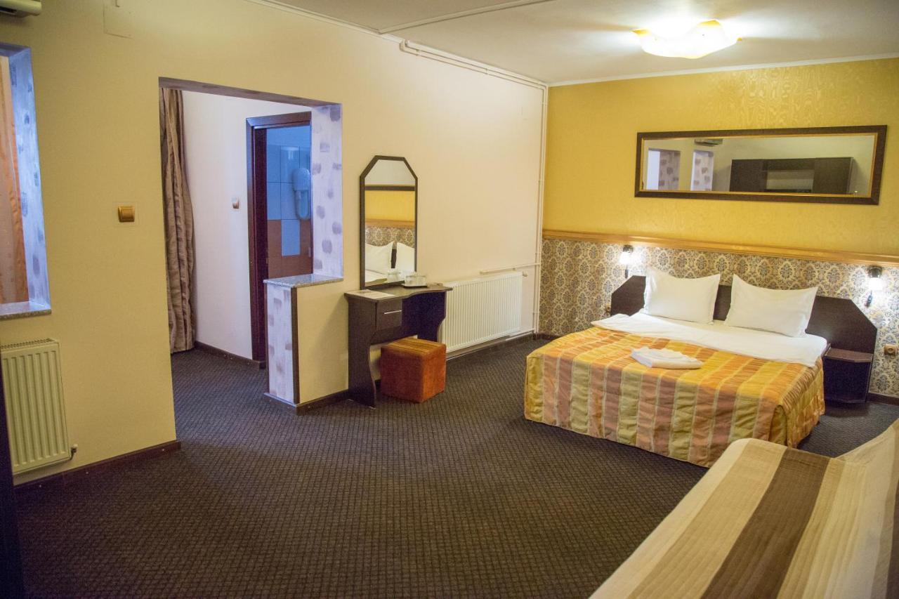 Motel Davios Тыргу-Жиу Экстерьер фото